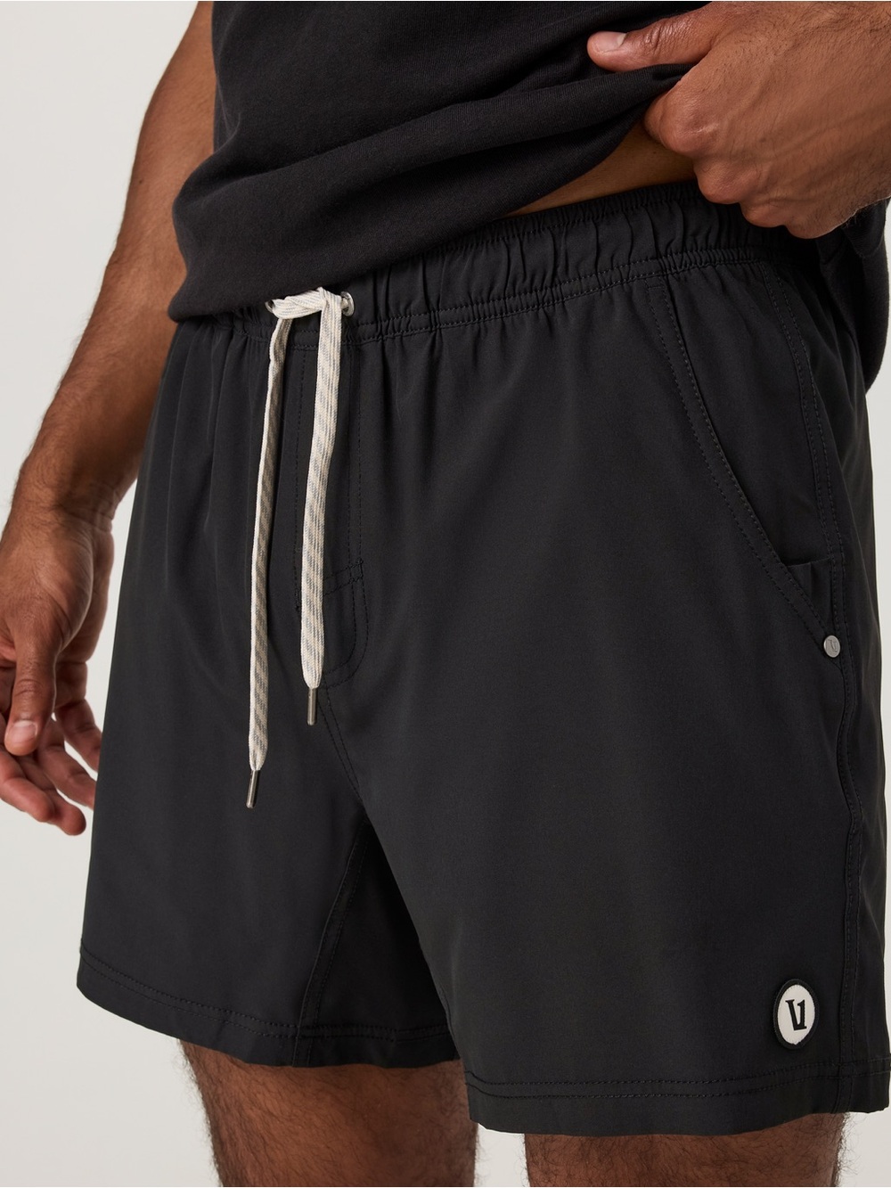 Vuori Kore Short lined 7” black activewear performance gym training outdoor XL